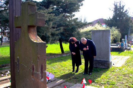 Tiszteletadás a temetőben galéria kép 2